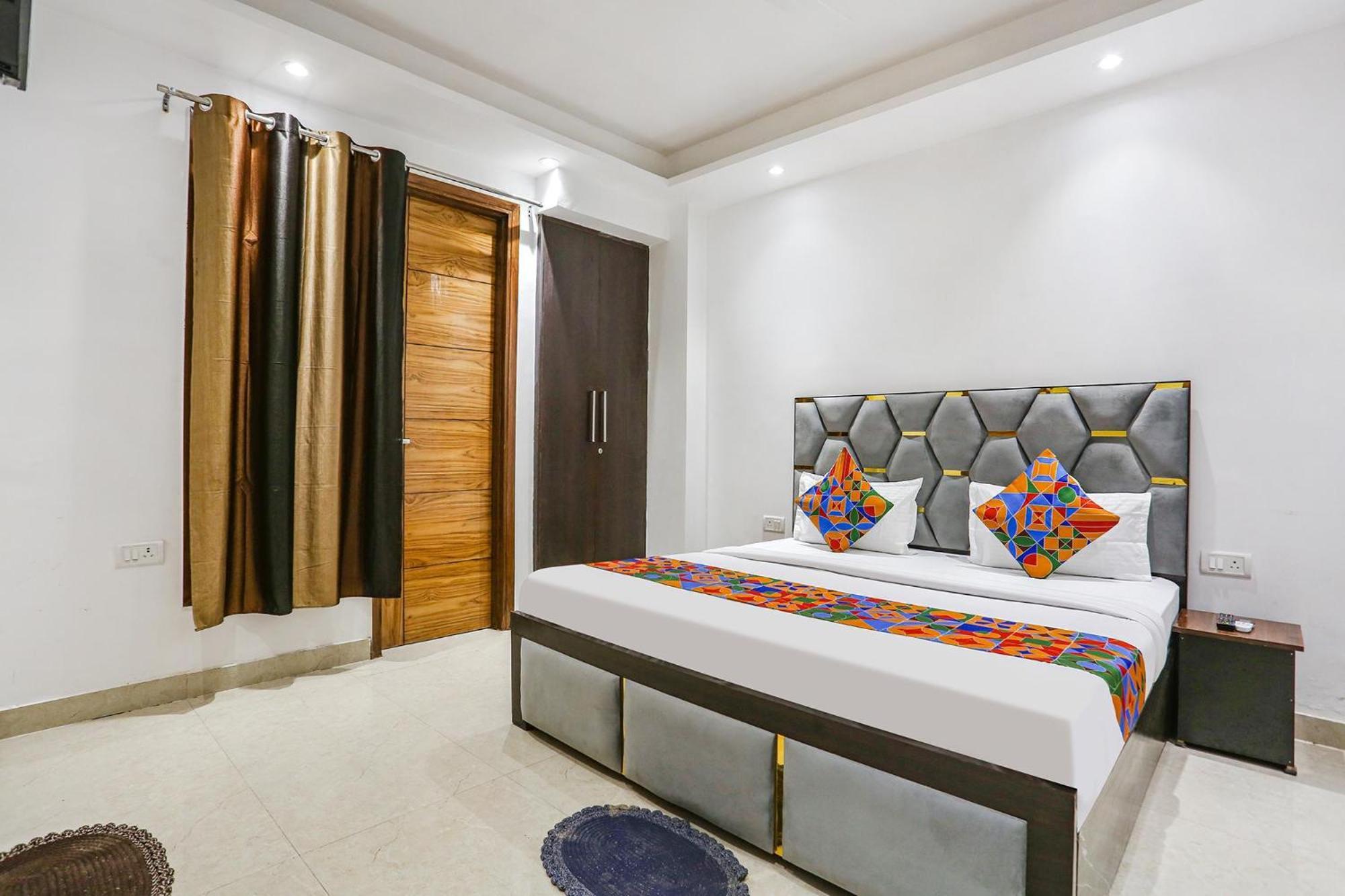 Townhouse 24*7 4* New Delhi