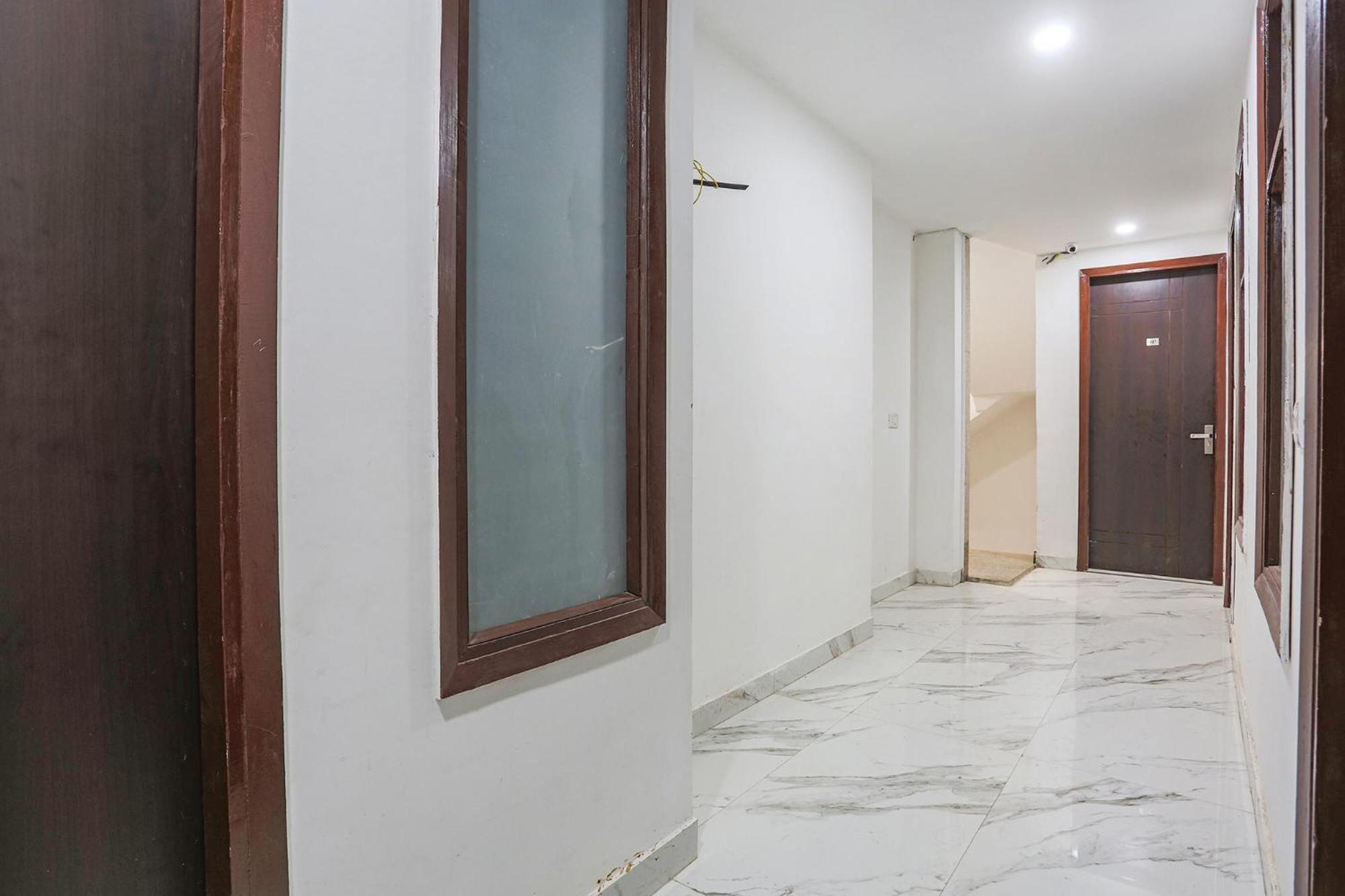 Townhouse 24*7 Hotel New Delhi