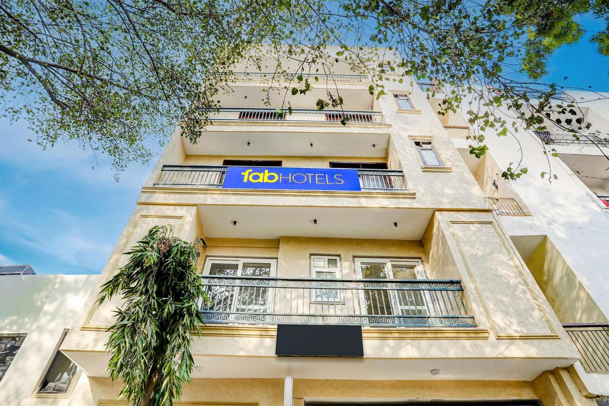 Townhouse 24*7 4* New Delhi