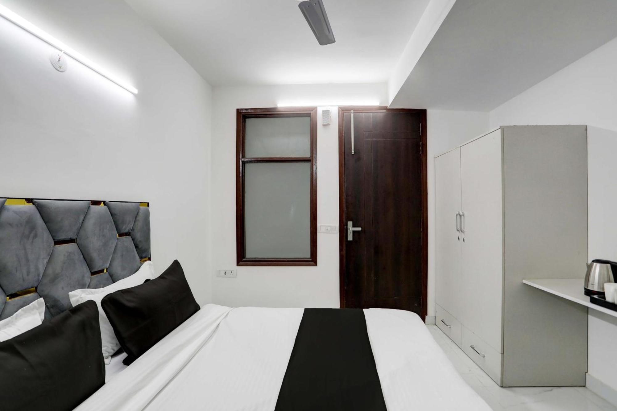 Townhouse 24*7 Hotel New Delhi