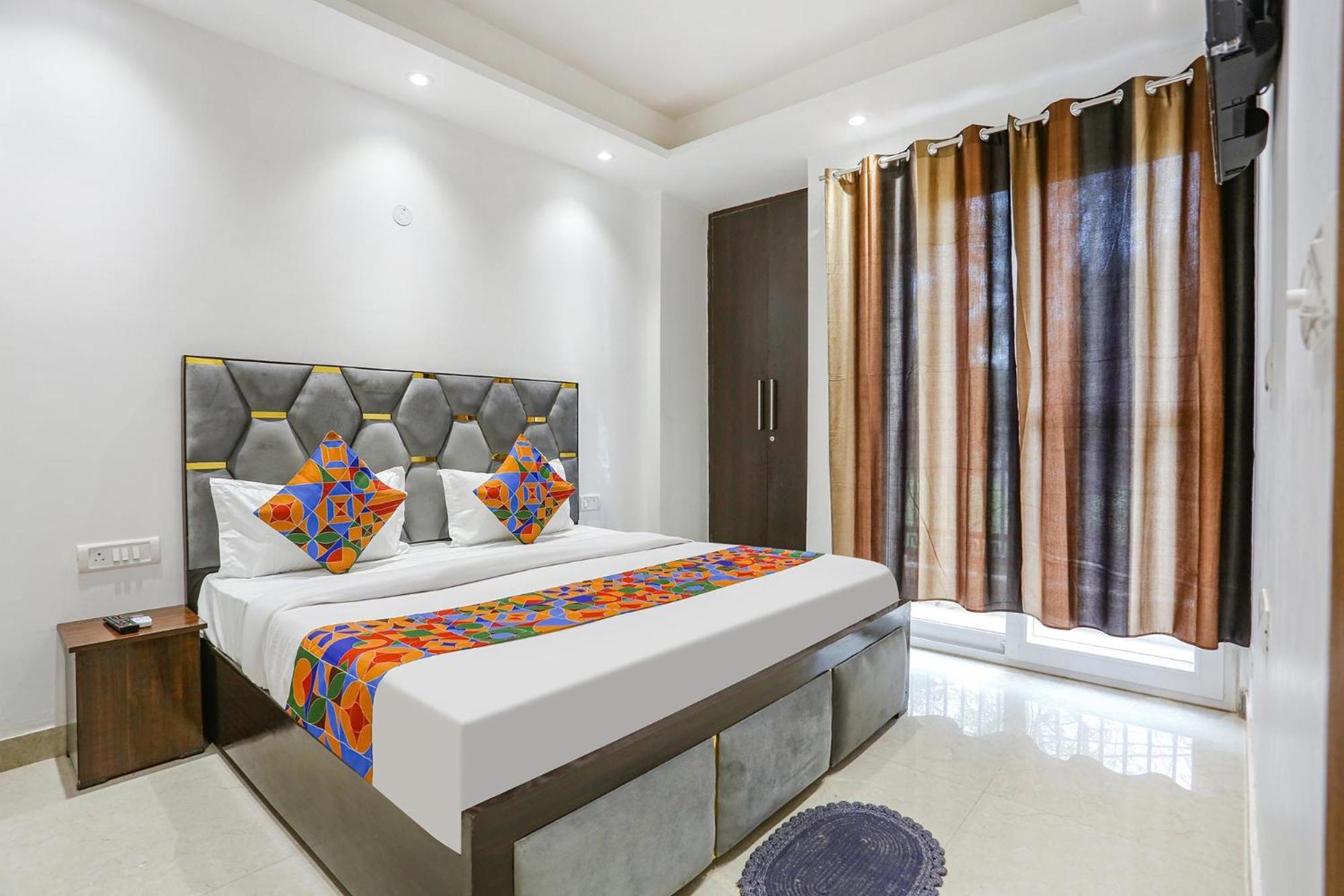 Townhouse 24*7 4* New Delhi